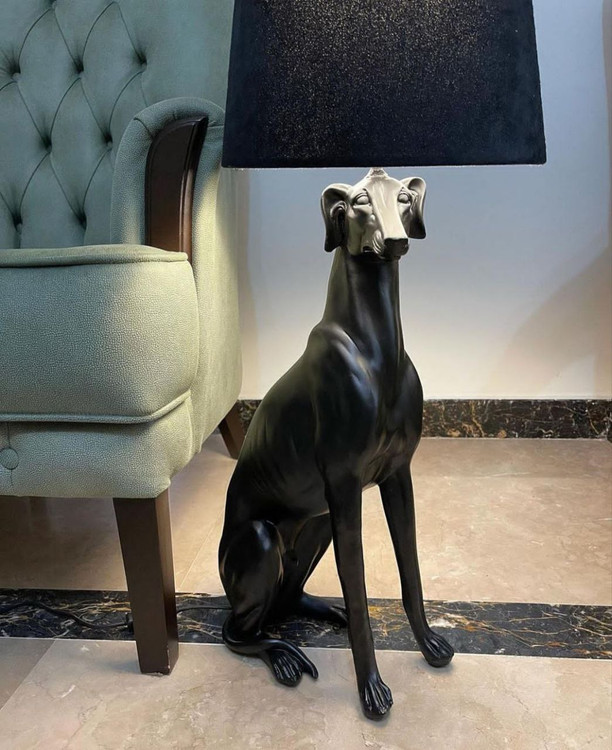 آباژور کنار سالنی سگ شکاری