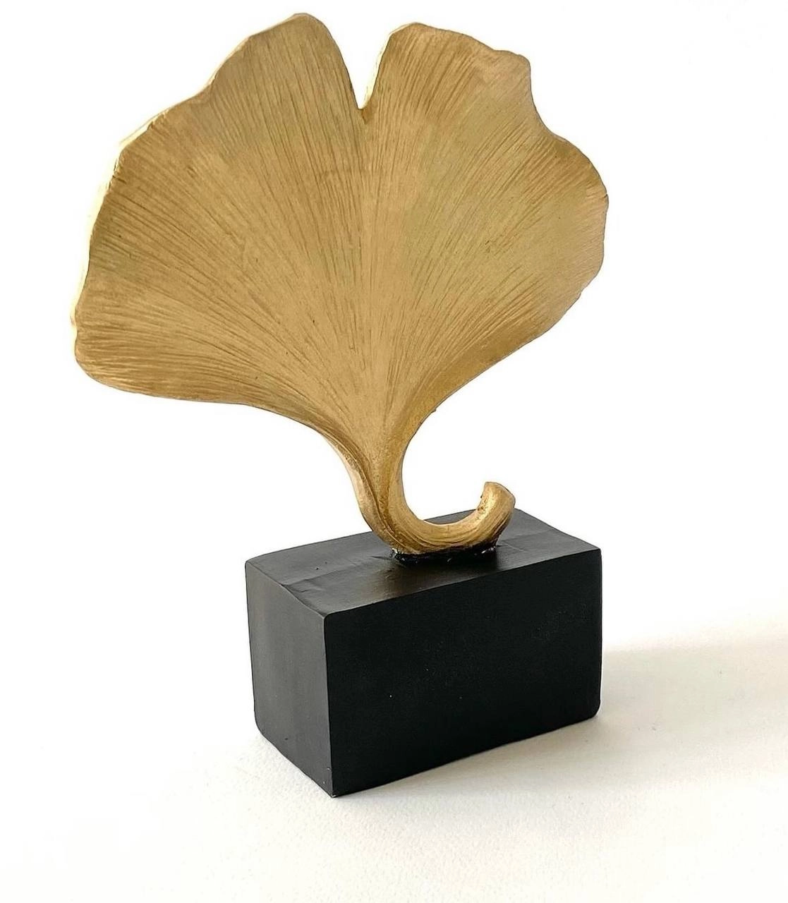 مجسمه برگ گینکو