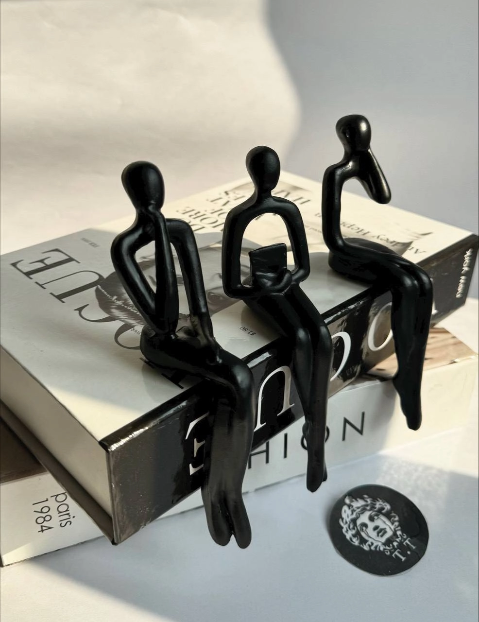 مجسمه لبه کتاب_میزی