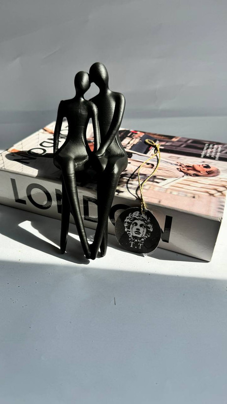 دکوری لبه کتاب و میزی طرح زوج عاشق کد10351