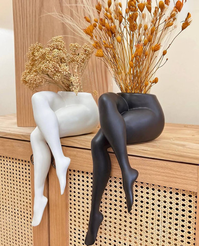 مجسمه لبه میز