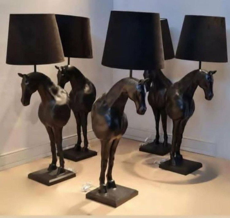 آباژور کنار سالنی