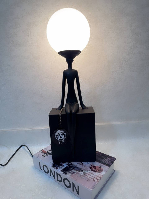 آباژور رومیزی مدرن مدل عروسک کد۳۰۸۱