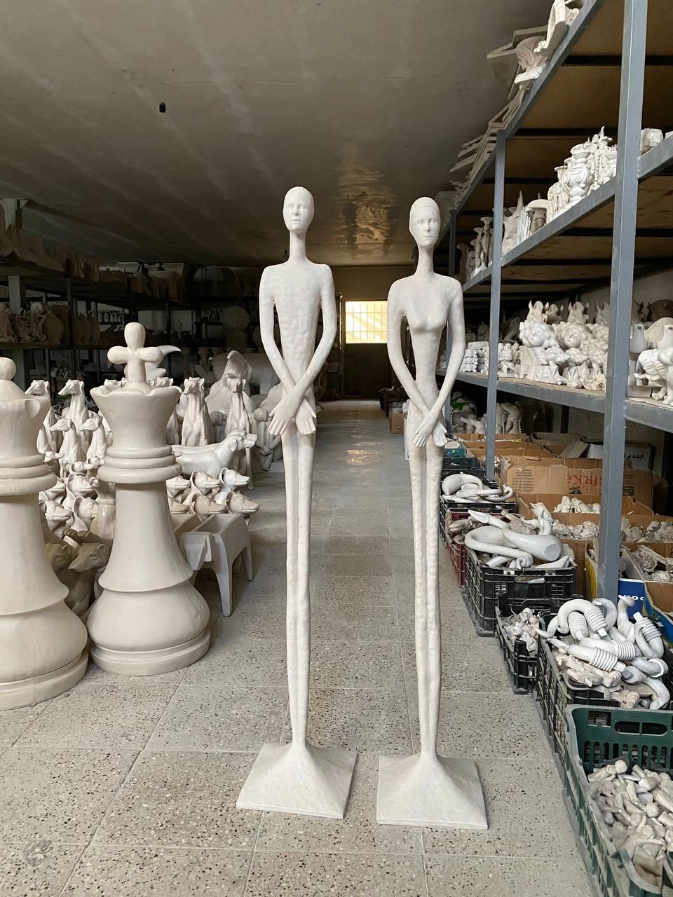 مجسمه کنارسالنی
