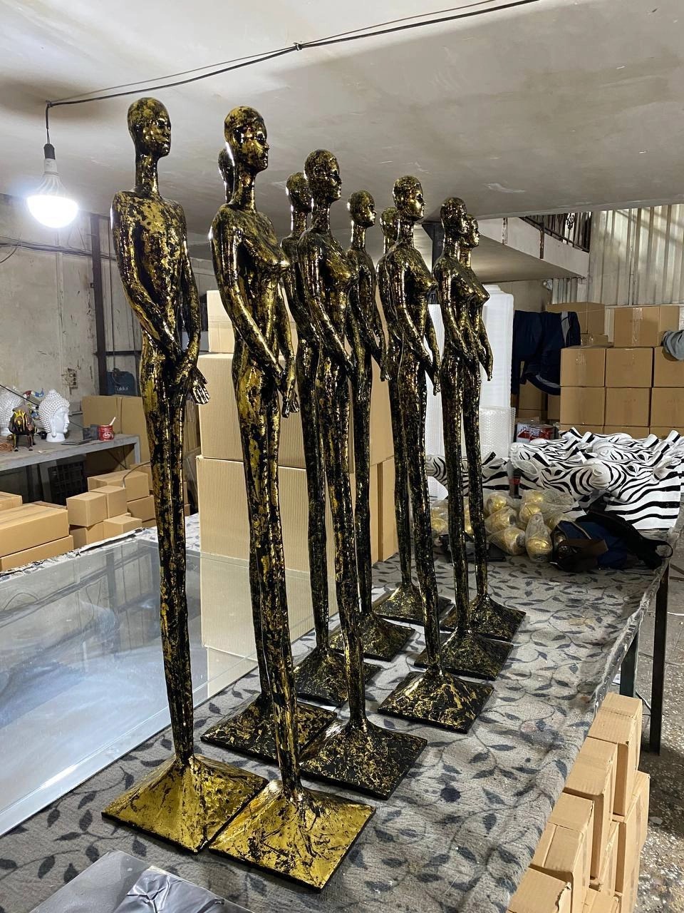 مجسمه کنارسالنی