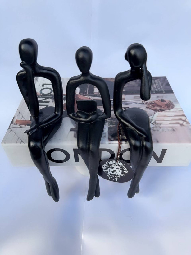 مجسمه آدمک لبه کتاب_میزی طرح استیودنت کد357