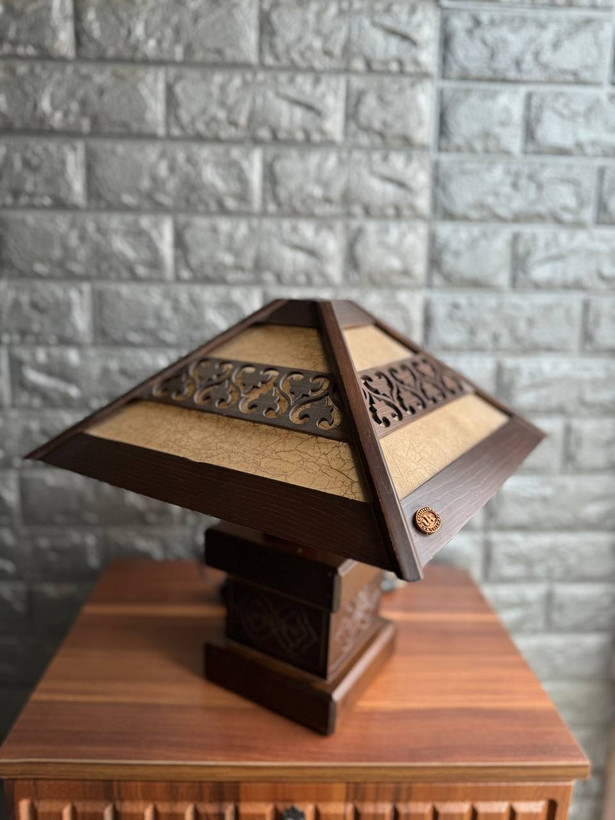 آباژور رومیزی طلایی