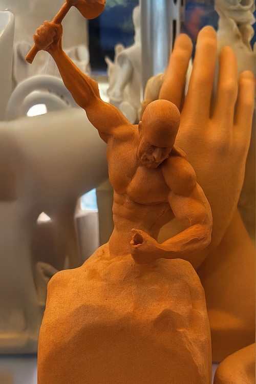 مجسمه پیکرتراش