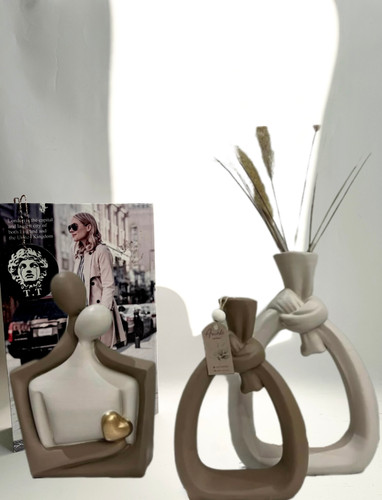 مجسمه و گلدان رومیزی