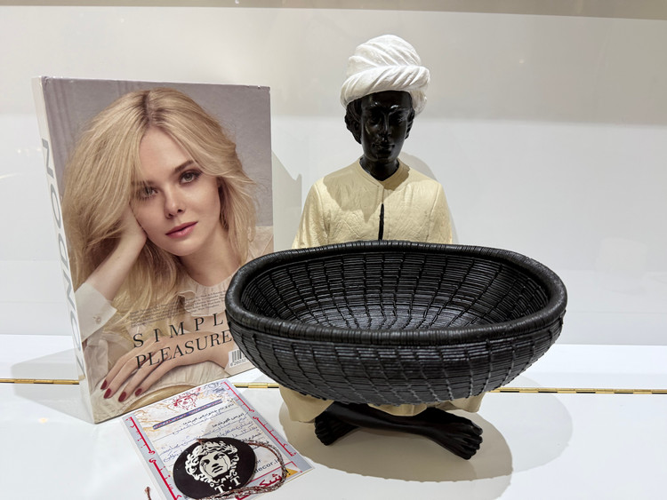 عکس خرید مشتری عزیز از کرج (مجسمه سرو مدل غلام)