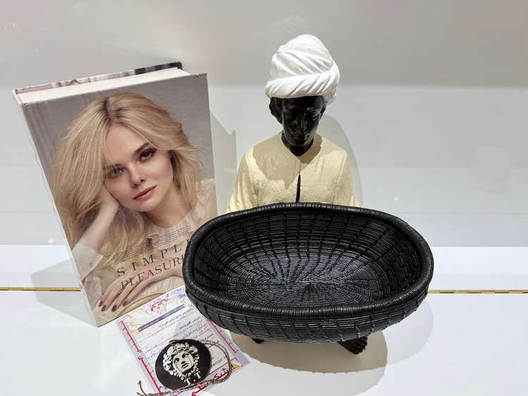 عکس خرید مشتری عزیز از کرج (مجسمه سرو مدل غلام)