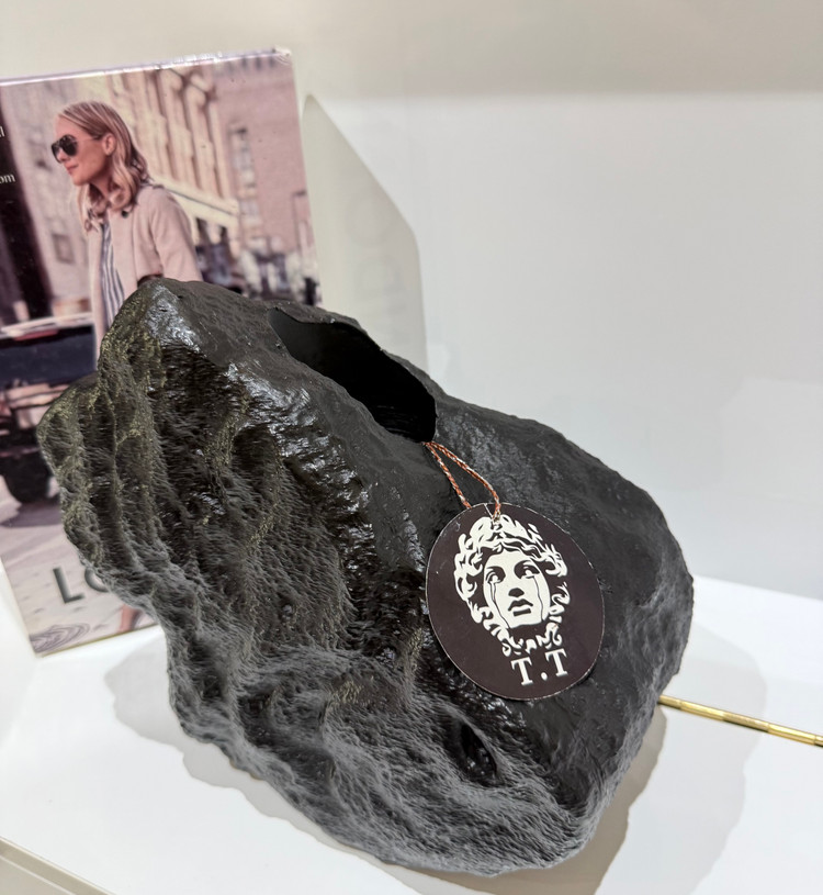 گلدان رومیزی دکوراتیو مدل سنگ صخره ای کد۳۳۱۶