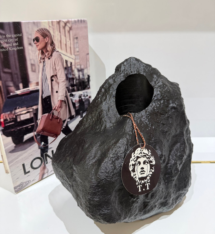 گلدان رومیزی دکوراتیو مدل سنگ صخره ای کد۳۳۱۶