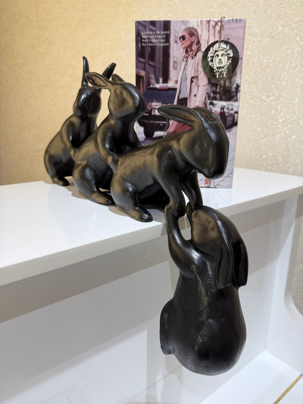 مجسمه دکوری لبه میزی مدل خانواده خرگوش کد۳۲۹۸