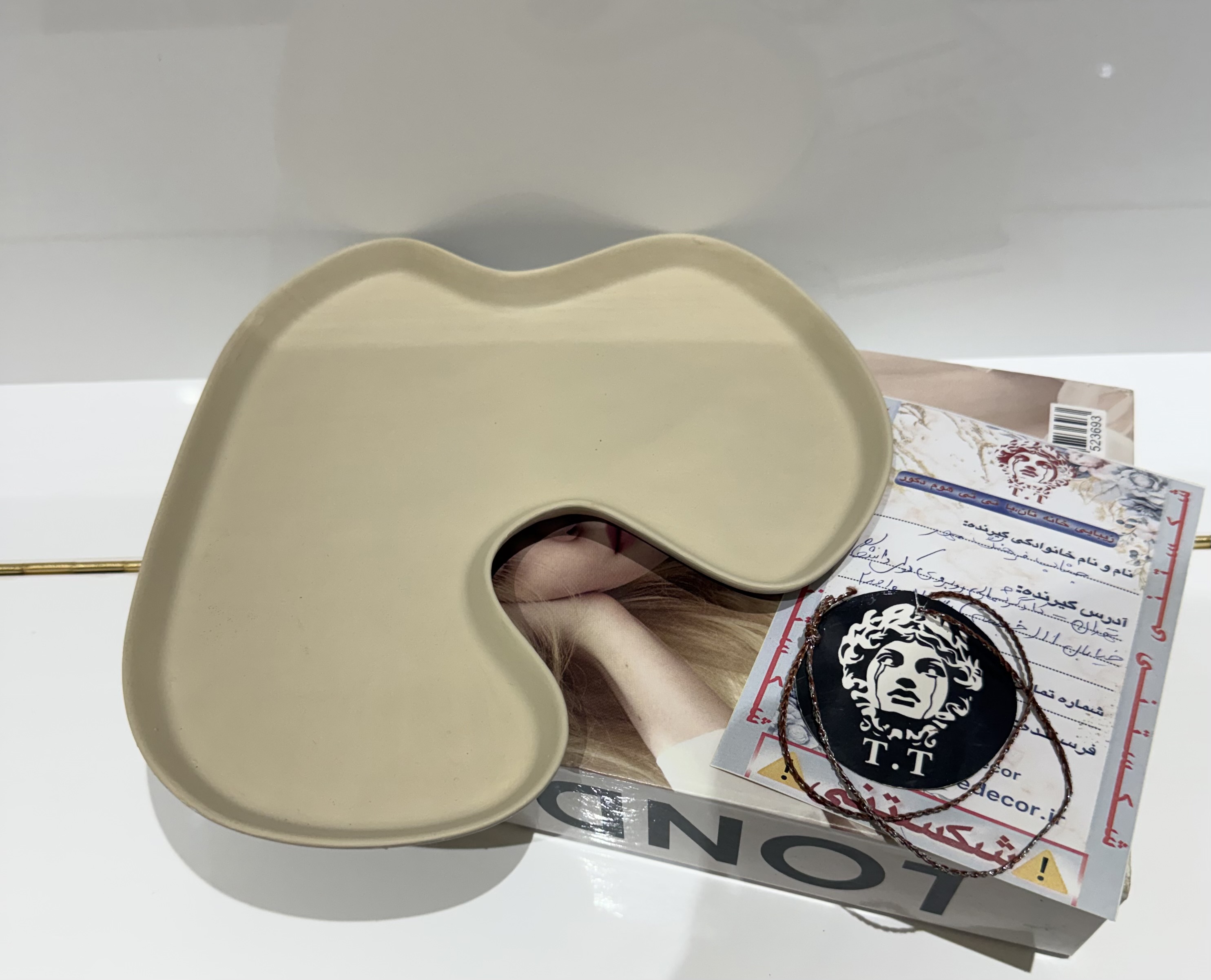 عکس خرید مشتری عزیز از تهران (سینی دکوراتیو دفرمه کرم)