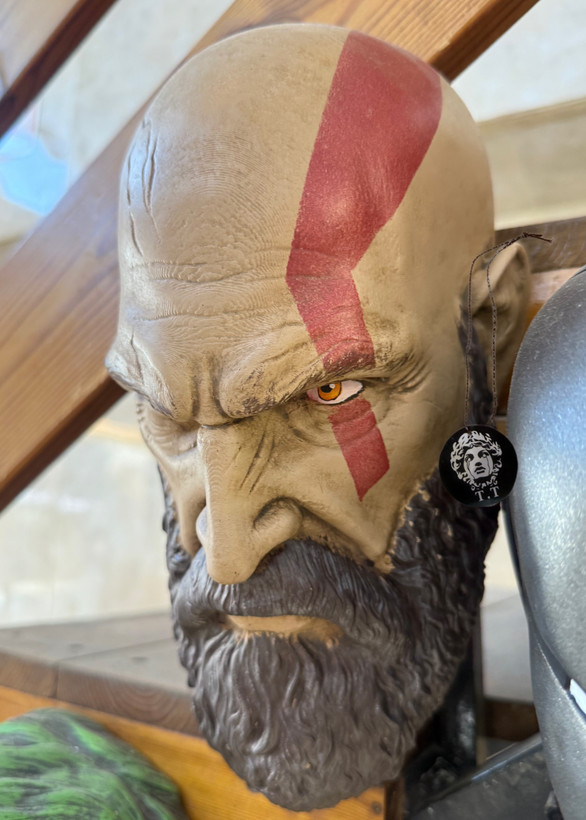 دیوارکوب/مجسمه دیواری مدل کریتوس شخصیت بازی God of War کد۴۵٢٢