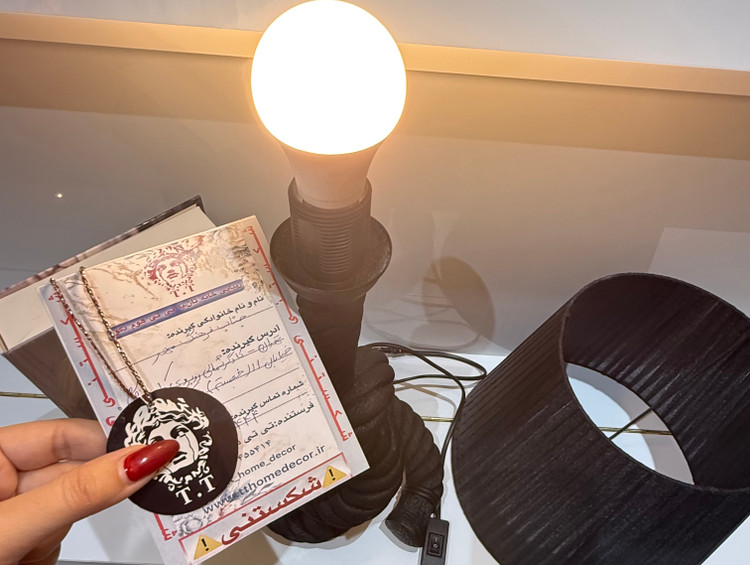 عکس خرید مشتری عزیز از تهران (آباژور مدل طناب)