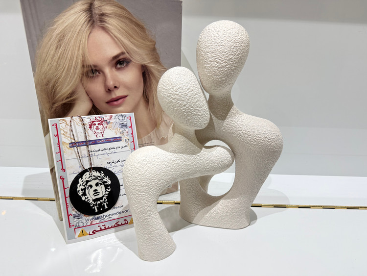 عکس خرید مشتری عزیز از تهران (مجسمه توهم زوج)
