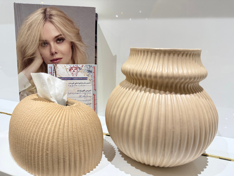 عکس خرید مشتری عزیز از زنجان (گلدان و جادستمال کاغذی مدل مینیمال شیاردار)