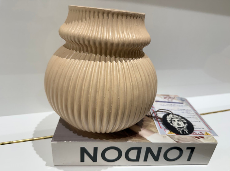 عکس خرید مشتری عزیز از زنجان (گلدان و جادستمال کاغذی مدل مینیمال شیاردار)