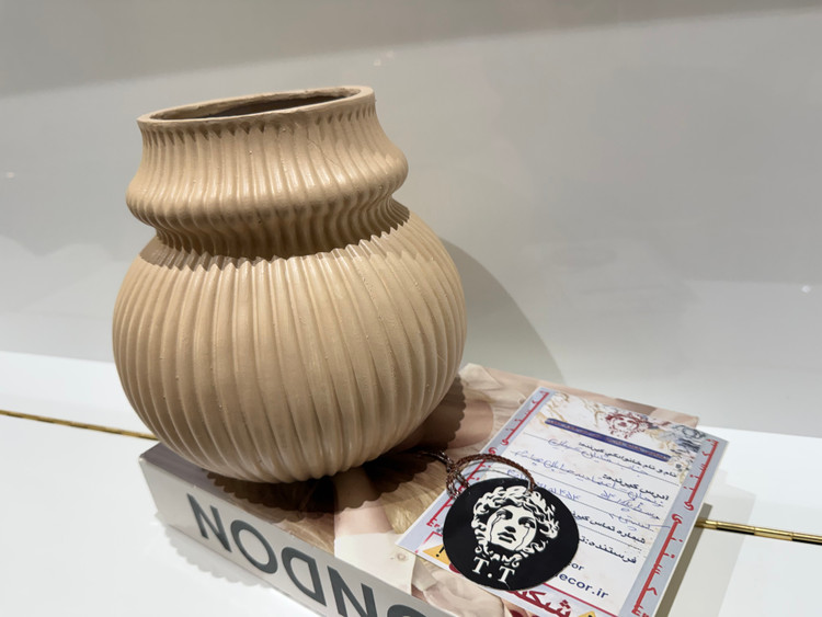 عکس خرید مشتری عزیز از زنجان (گلدان و جادستمال کاغذی مدل مینیمال شیاردار)