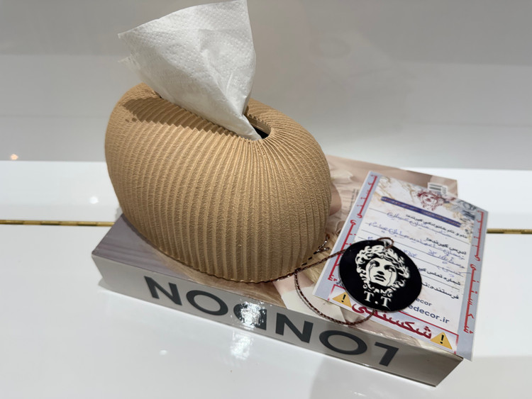عکس خرید مشتری عزیز از زنجان (گلدان و جادستمال کاغذی مدل مینیمال شیاردار)
