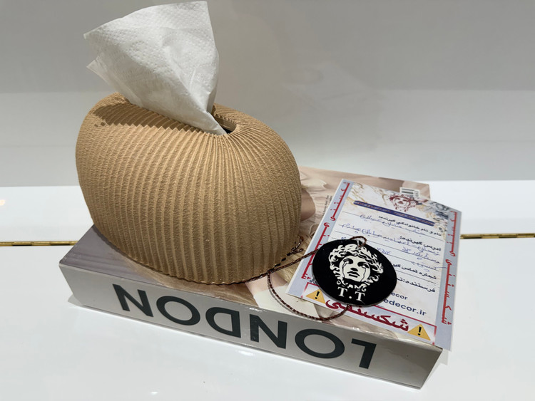 عکس خرید مشتری عزیز از زنجان (گلدان و جادستمال کاغذی مدل مینیمال شیاردار)
