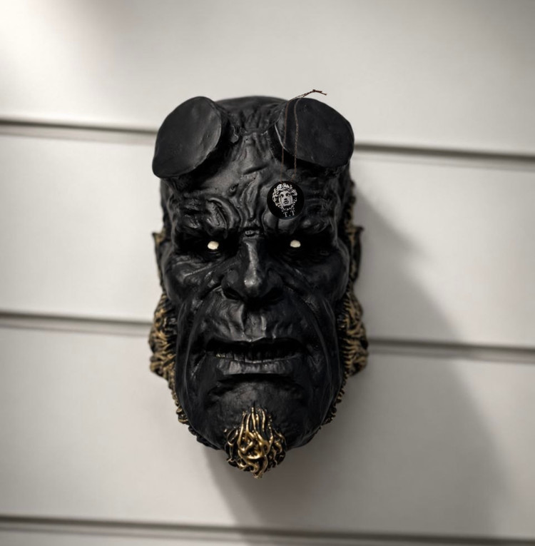 دیوارکوب /مجسمه دیواری مدل پسر جهنمی/هل بوی Hell boy کد۴۵۴٩