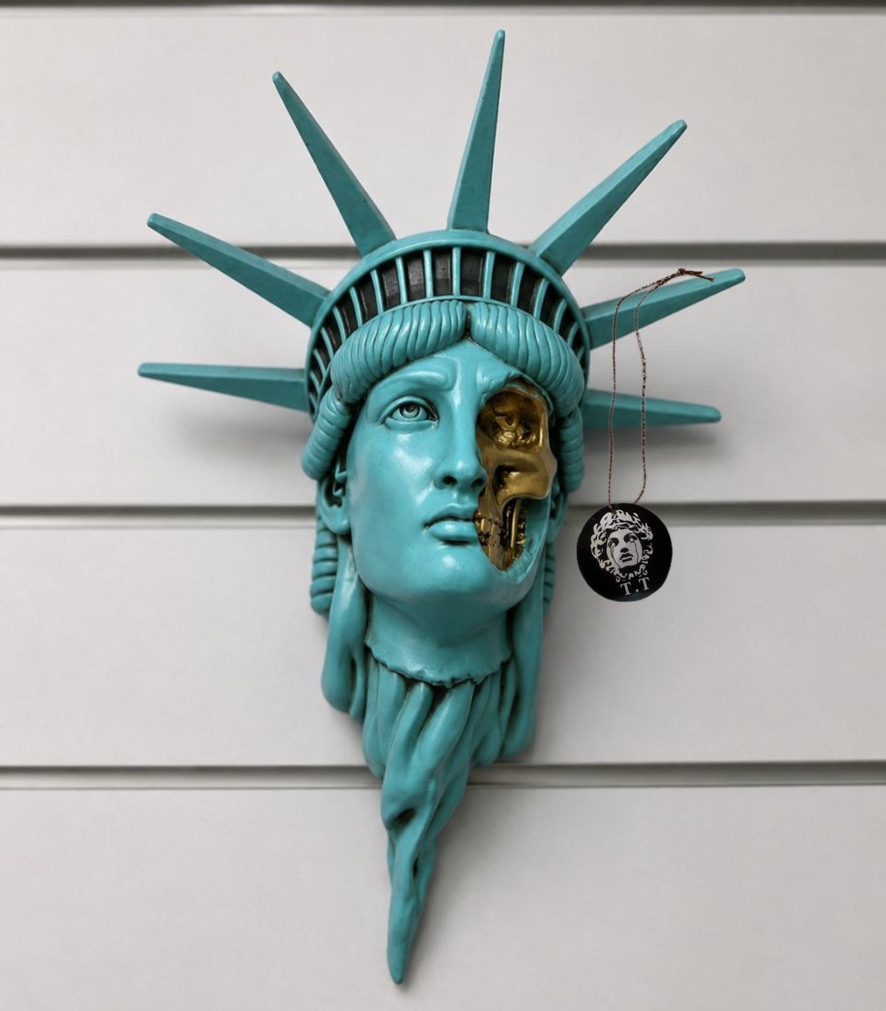 دیوارکوب/مجسمه دیواری مدل آزادی freedom کد۴۵۵٠