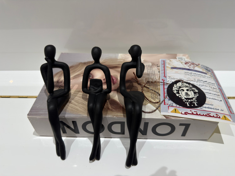 عکس خرید مشتری عزیز از مازندران (ست مجسمه دکوری لبه میز استیودنت)