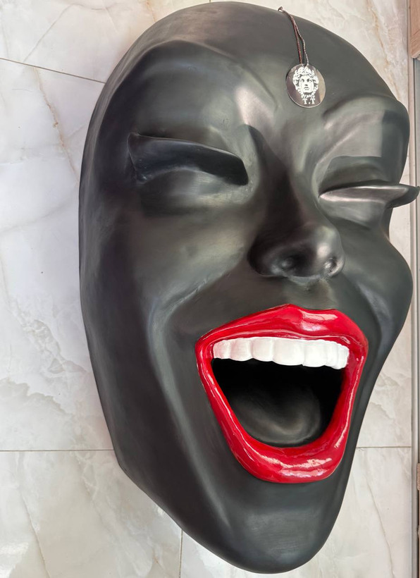 دیوارکوب مدرن رخ خندان در دو رنگ مشکی مات و براق ۲۸۱۴(دارای رنگبندی)