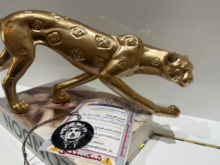 عکس خرید مشتری عزیز از تهران(مجسمه یوزپلنگ)
