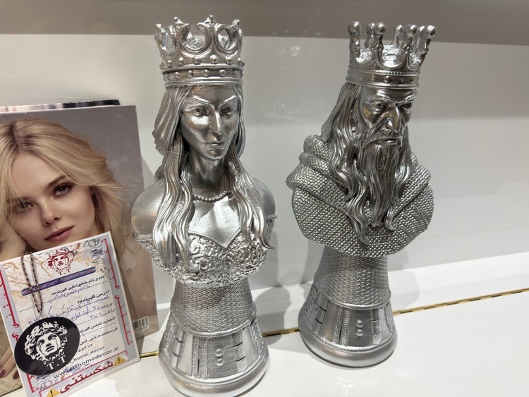 عکس خرید مشتری از تهران (ست مجسمه کینگ و کویین)